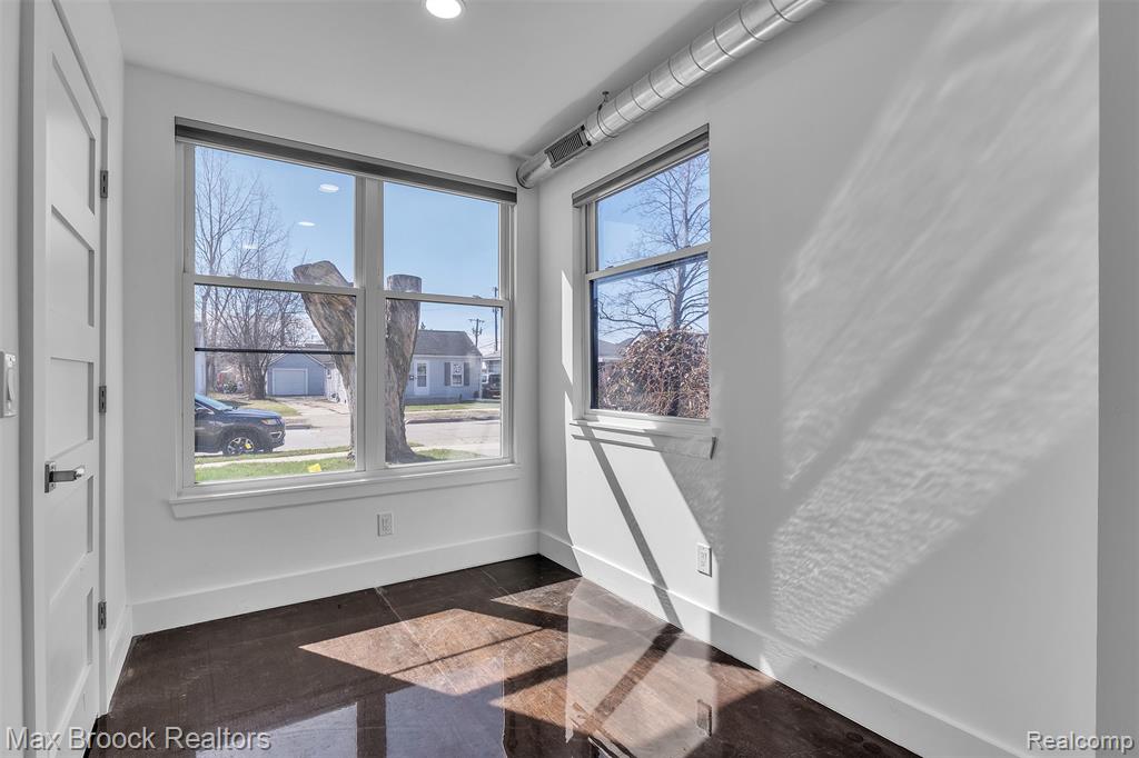 51 E Shevlin Avenue, Hazel Park, MI 48030 — Photo 25