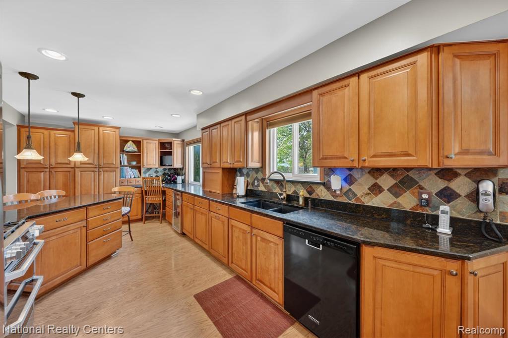 7221 Emerson Drive, Canton, MI 48187 — Photo 17