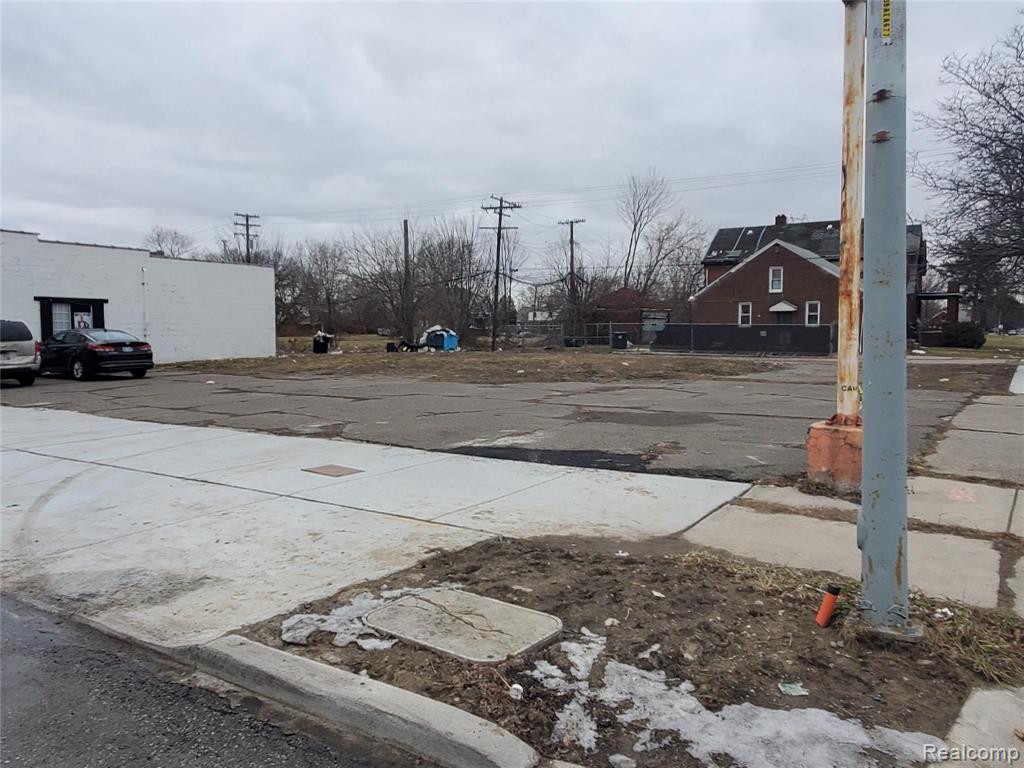 13131 E WARREN Avenue, Detroit, MI 48215 — Photo 2