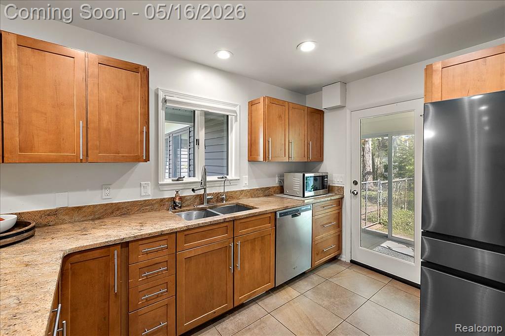 28455 Wellington Street, Farmington, MI 48334 — Photo 41