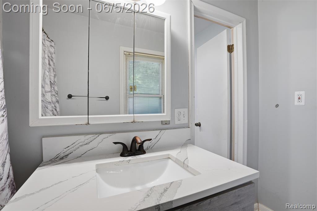 7085 Colony Drive, West Bloomfield, MI 48323 — Photo 16