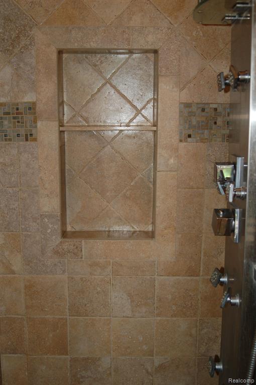16911 WHITE HAVEN Drive, Northville, MI 48168 — Photo 27