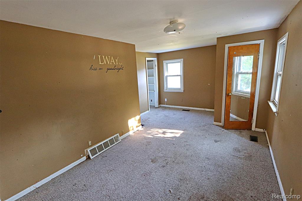 5455 Mayfair Street, Dearborn Heights, MI 48125 — Photo 19