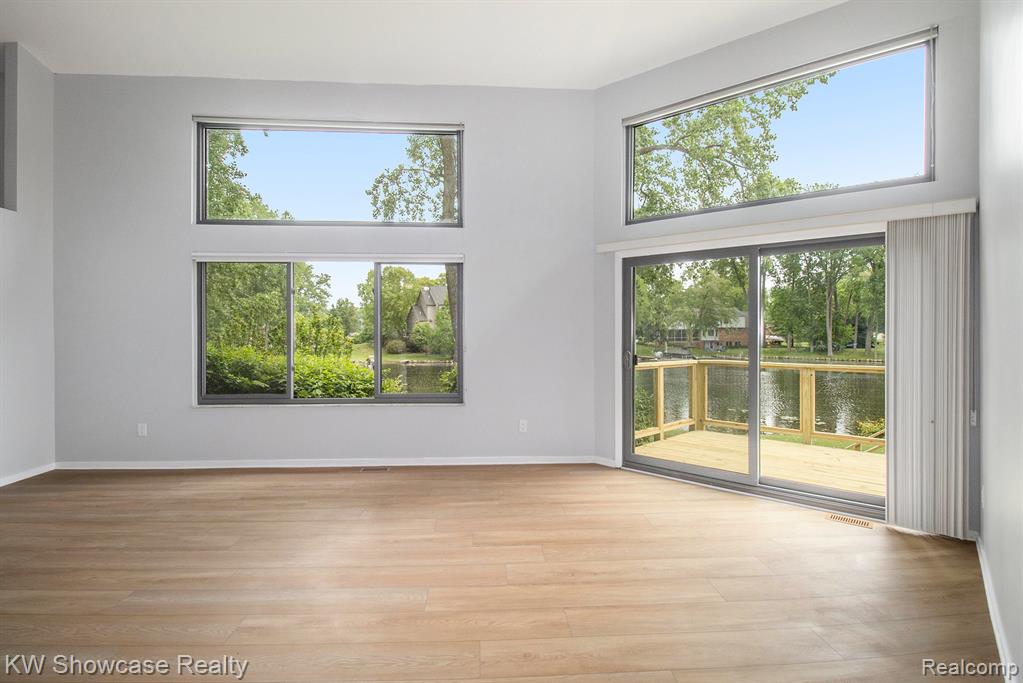 983 ARTDALE, White Lake, MI 48383 — Photo 9