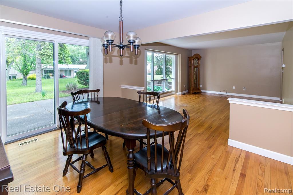 6845 Tamerlane Drive, West Bloomfield, MI — Photo 27
