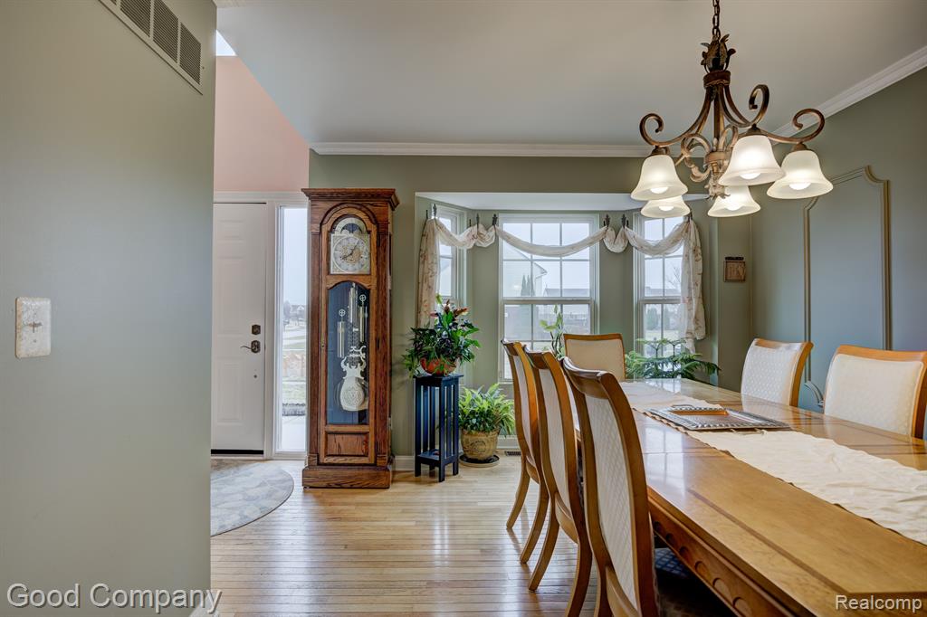 755 OAK POINT Lane, Madison Heights, MI 48071 — Photo 12