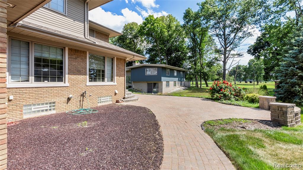 9281 Island Drive, Grosse Ile, MI 48138 — Photo 9