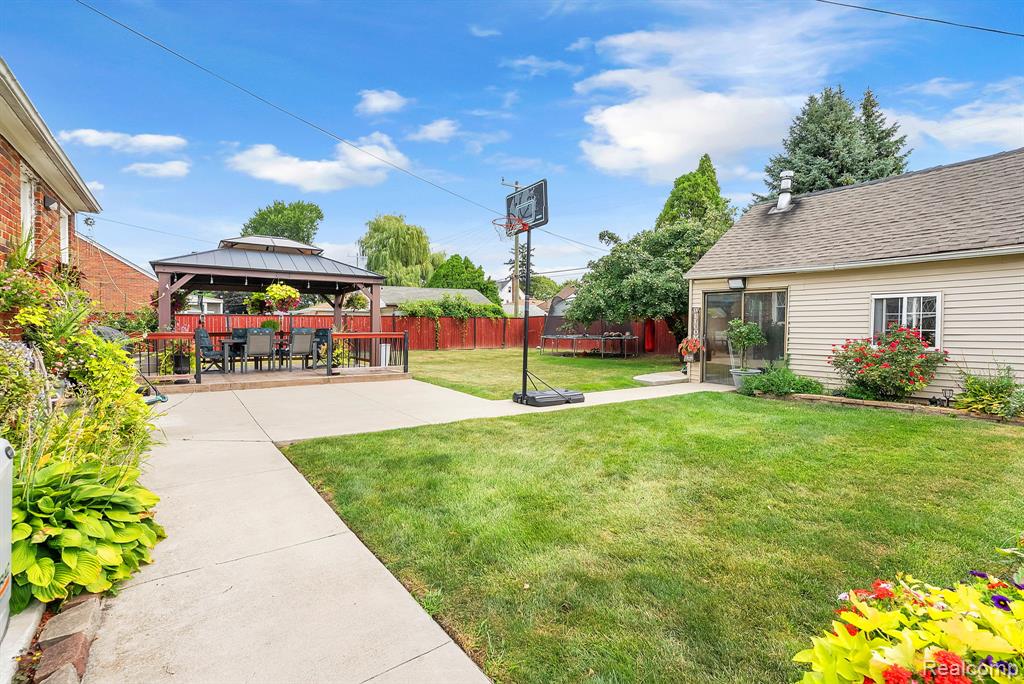 8200 Hartwell Street, Detroit, MI 48228 — Photo 25