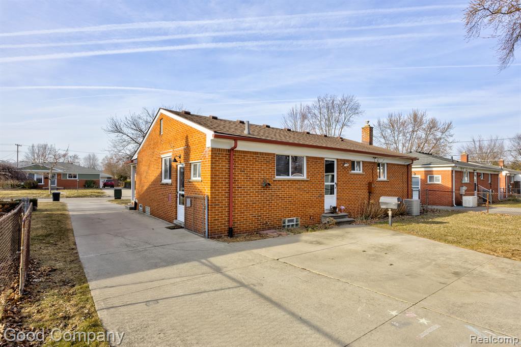 9062 SHANNON Drive, Sterling Heights, MI 48314 — Photo 37
