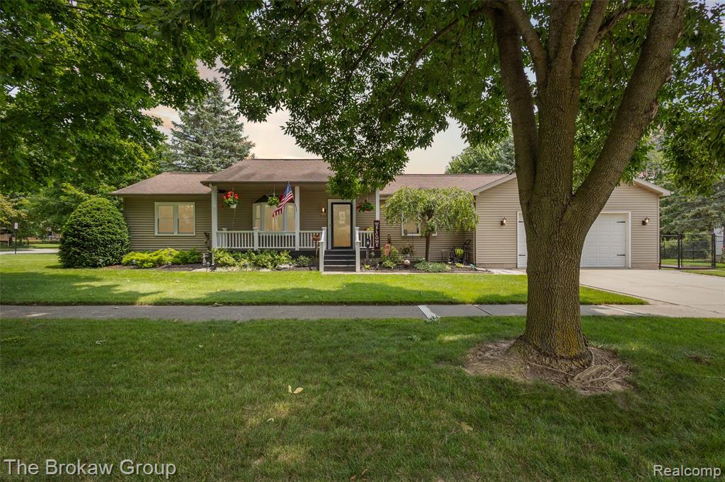 113 Beyerlein Street, Frankenmuth, MI 48734 — front exterior