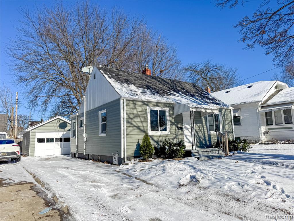 621 Lochhead Avenue, Flint, MI 48507 — front exterior