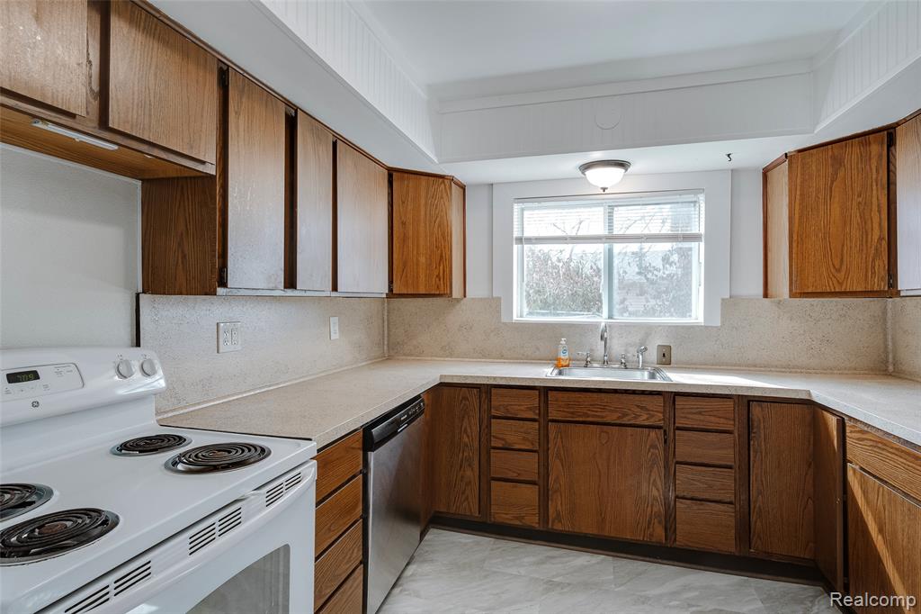 5645 N LINVILLE Street, Westland, MI — Photo 32