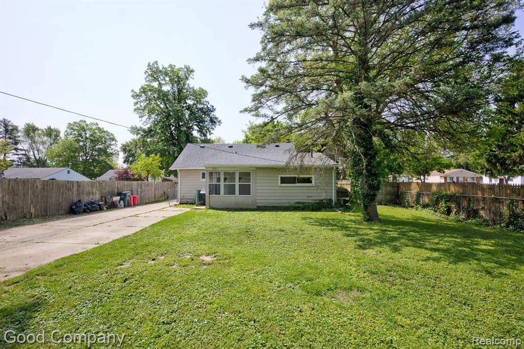 585 Roth Boulevard, Clawson, MI — Photo 38