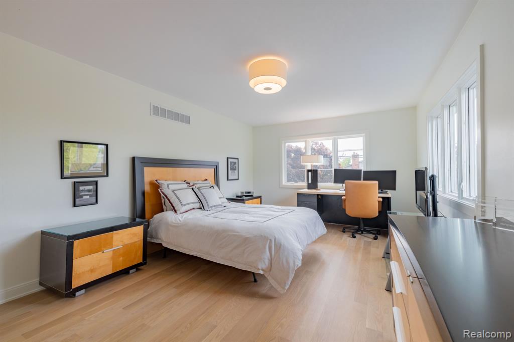 655 CANTERBURY Road, Grosse Pointe Woods, MI 48236 — Photo 39