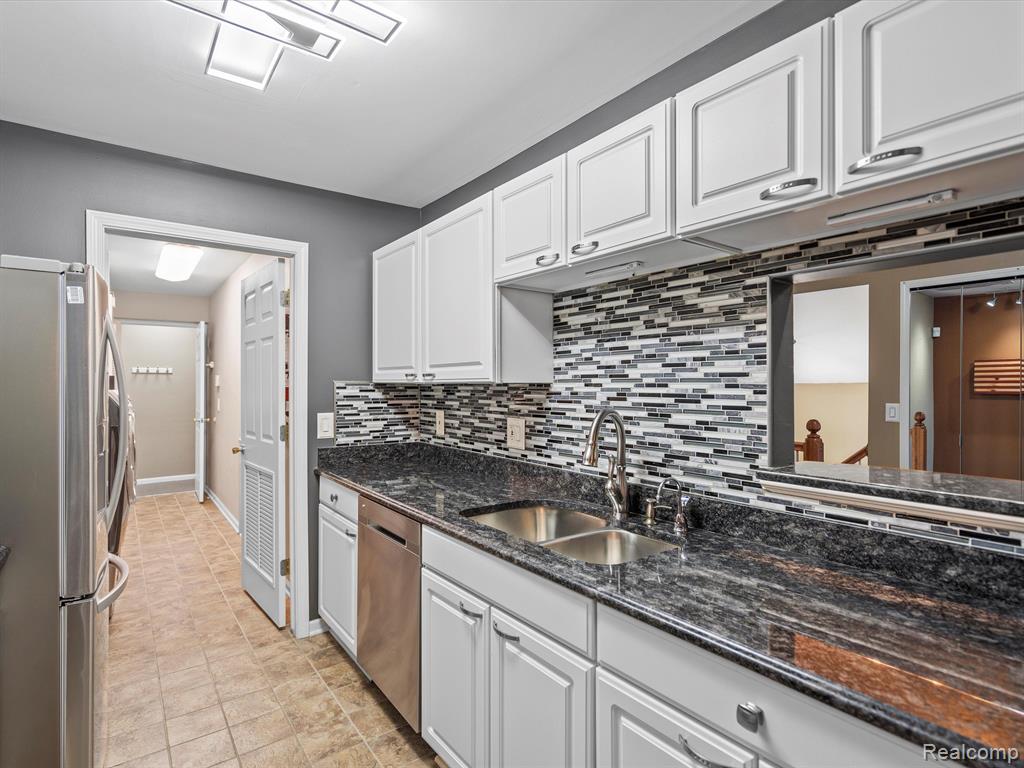 56404 CHESAPEAKE Trail, Shelby Twp, MI 48316 — Photo 19