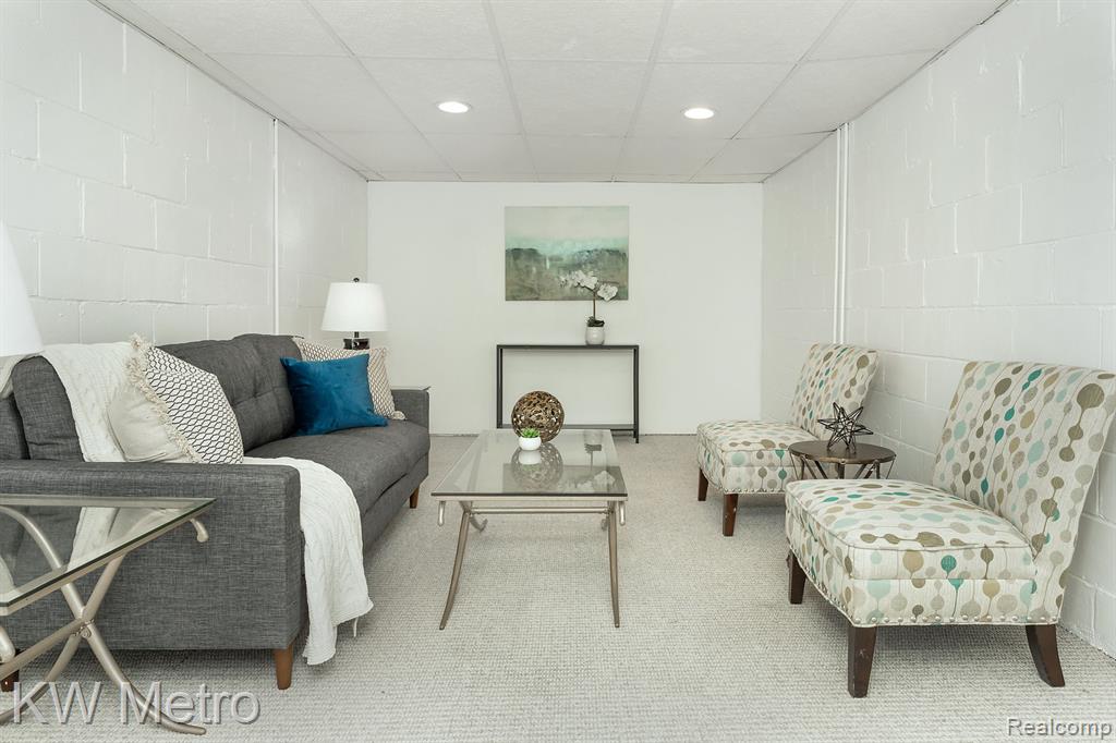 620 CATALPA Drive, Royal Oak, MI 48067 — Photo 24