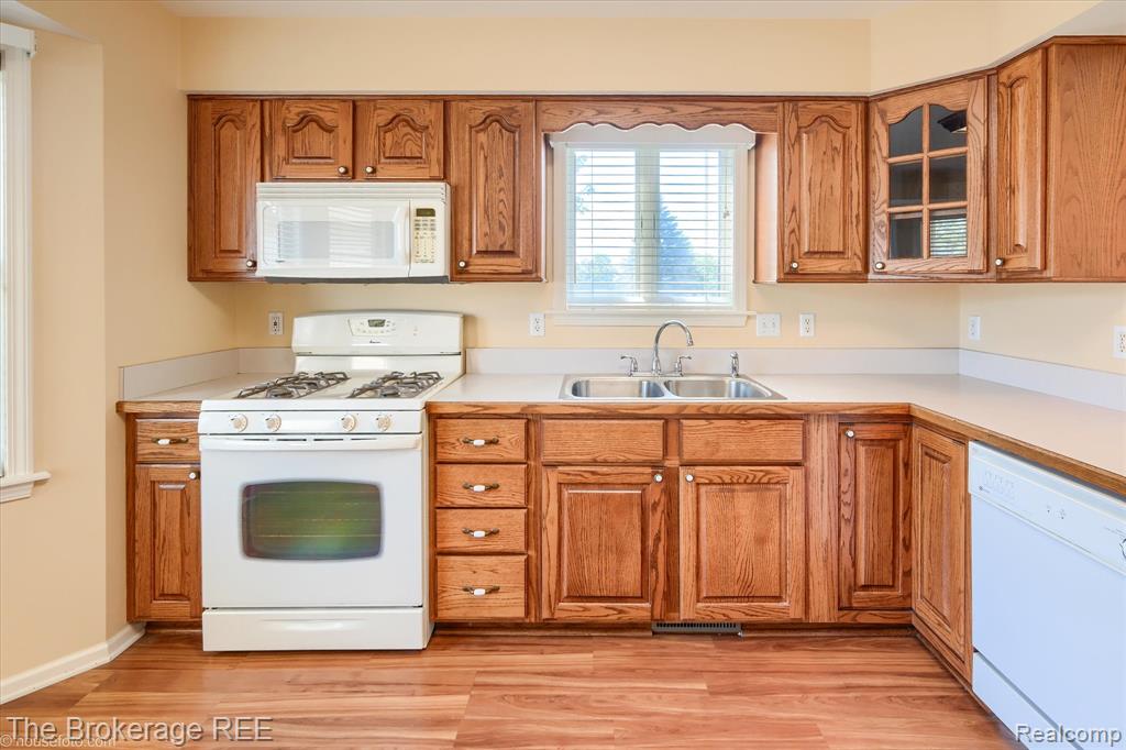 5930 Cross Creek Drive, 246, Swartz Creek, MI 48473 — Photo 18