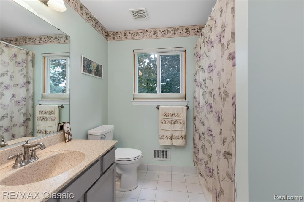 7671 Vamoco Drive, Waterford, MI 48327 — Photo 23