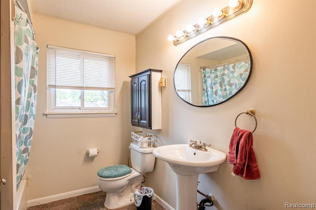 5291 HIGHLAND Road, 204, Waterford, MI 48327 — Photo 14