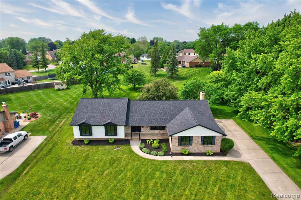 507 Charing Cross Drive, Grand Blanc, MI 48439 — Photo 2