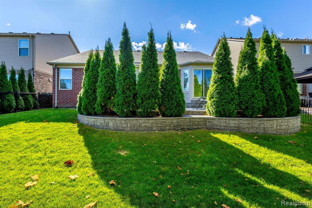 5687 GREGORY Drive, Utica, MI 48317 — Photo 33