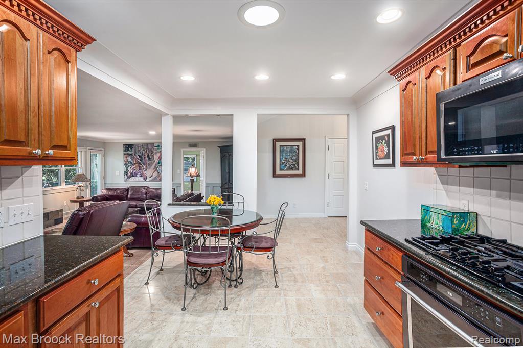 855 N Pemberton Road, Bloomfield Hills, MI 48302 — Photo 9