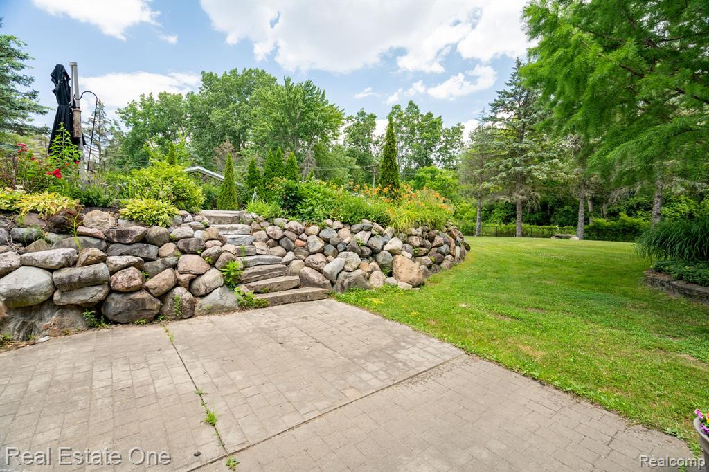 6120 EVANSWOOD Road, Troy, MI, 48085