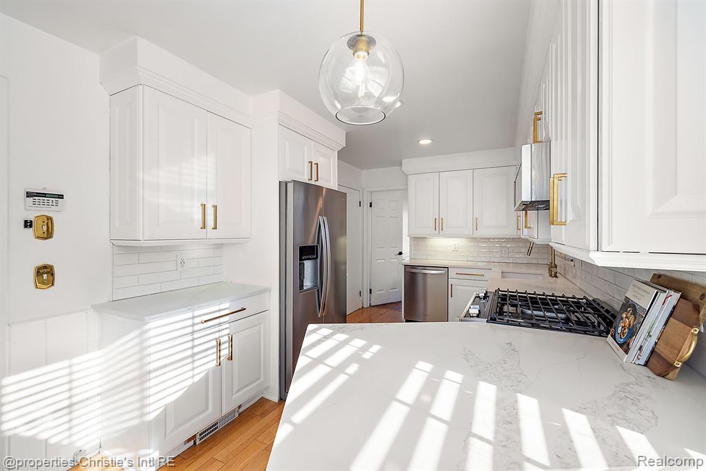 459 BOURNEMOUTH Circle, Grosse Pointe Farms, MI 48236 — Photo 13