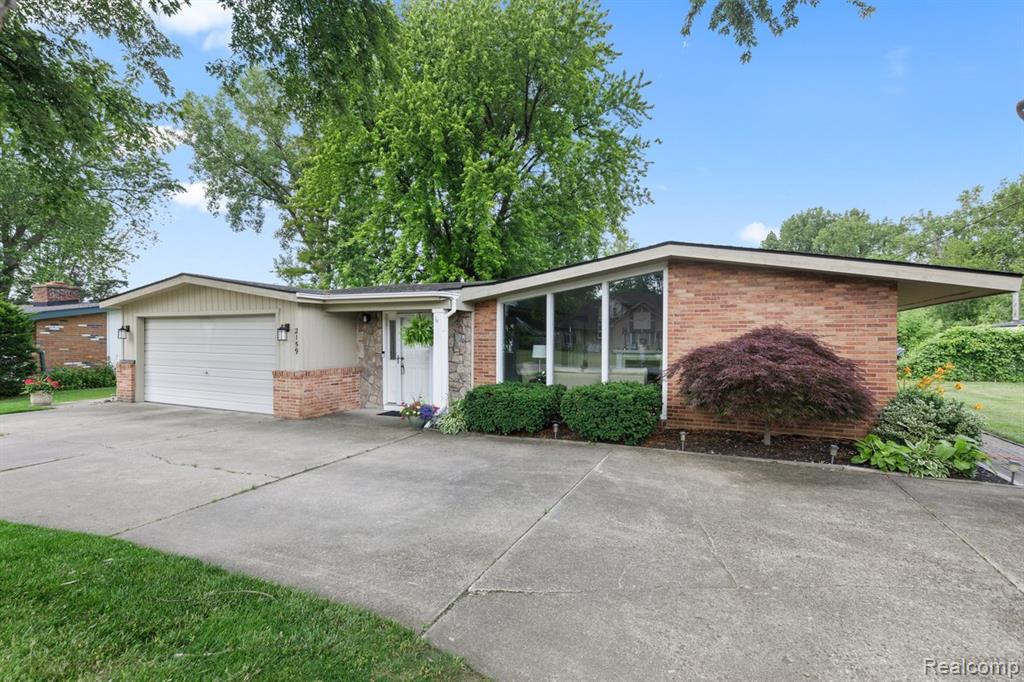2159 HELMSFORD Drive, Wolverine Lake, MI 48390 — Photo 5