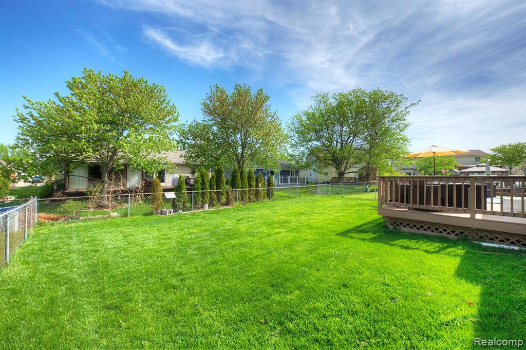42582 WOODBRIDGE Drive, Canton, MI 48188 — Photo 31