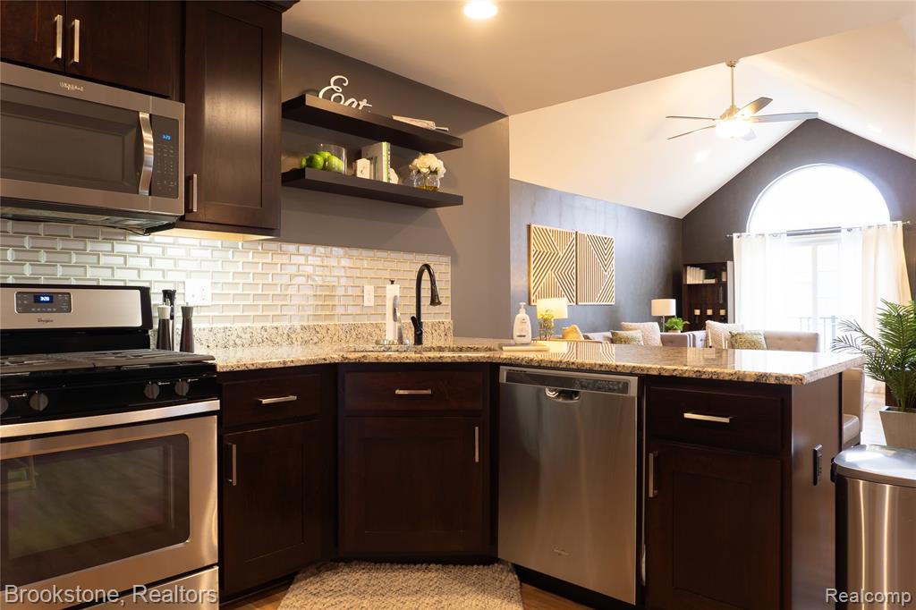 7852 Marie Drive, 86, Shelby Twp, MI 48316 — Photo 5