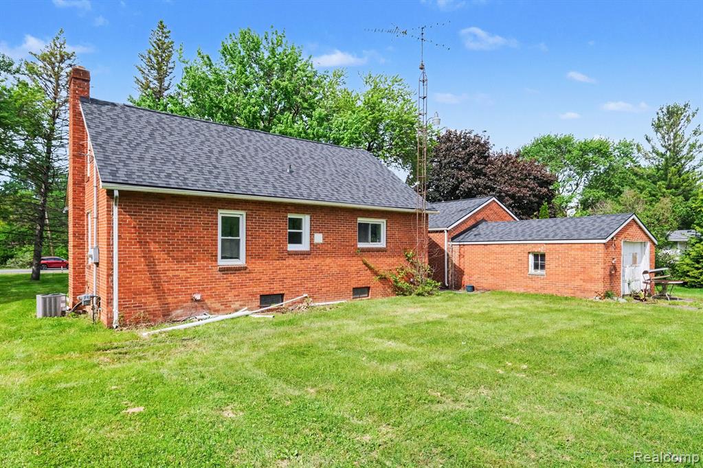 1093 W Maple Avenue, Burton, MI 48507 — Photo 14