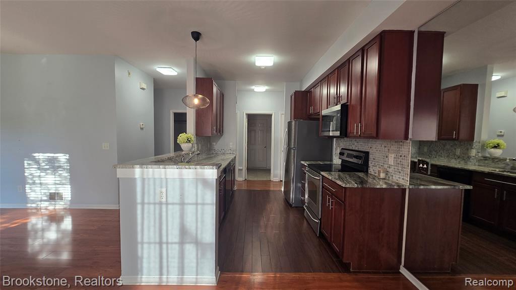 1976 Pinecroft Drive, 194, Canton, MI 48188 — Photo 11