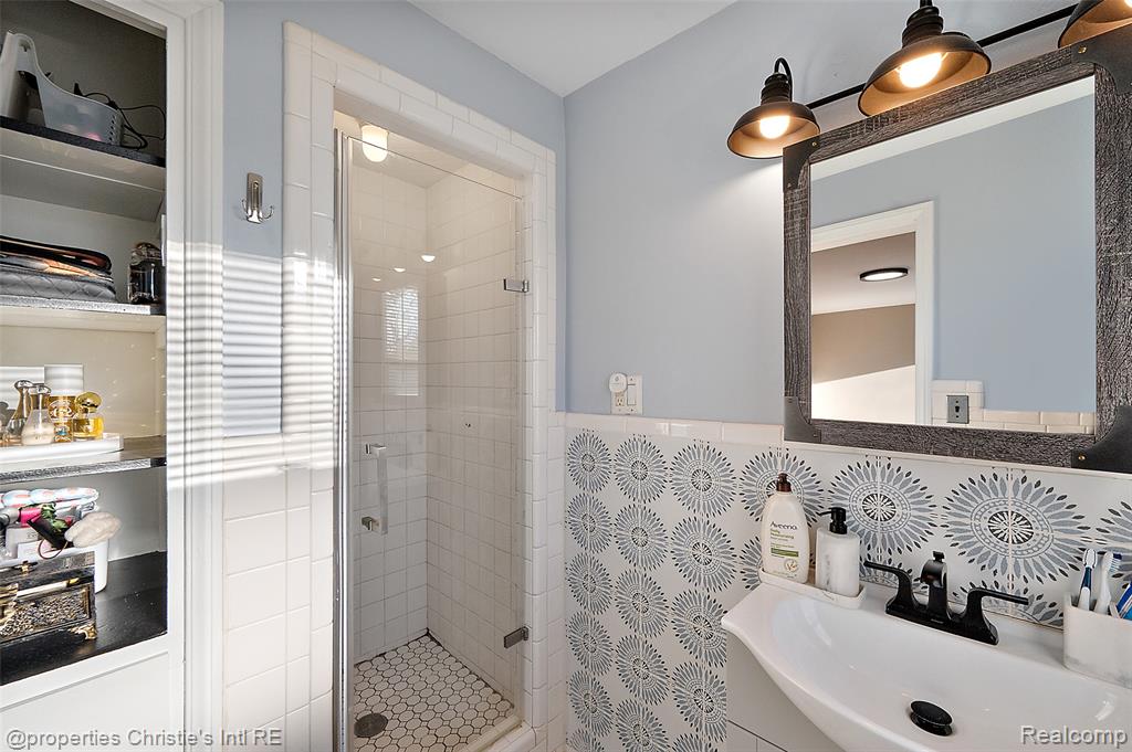 852 Harcourt Road, Grosse Pointe Park, MI 48230 — Photo 31