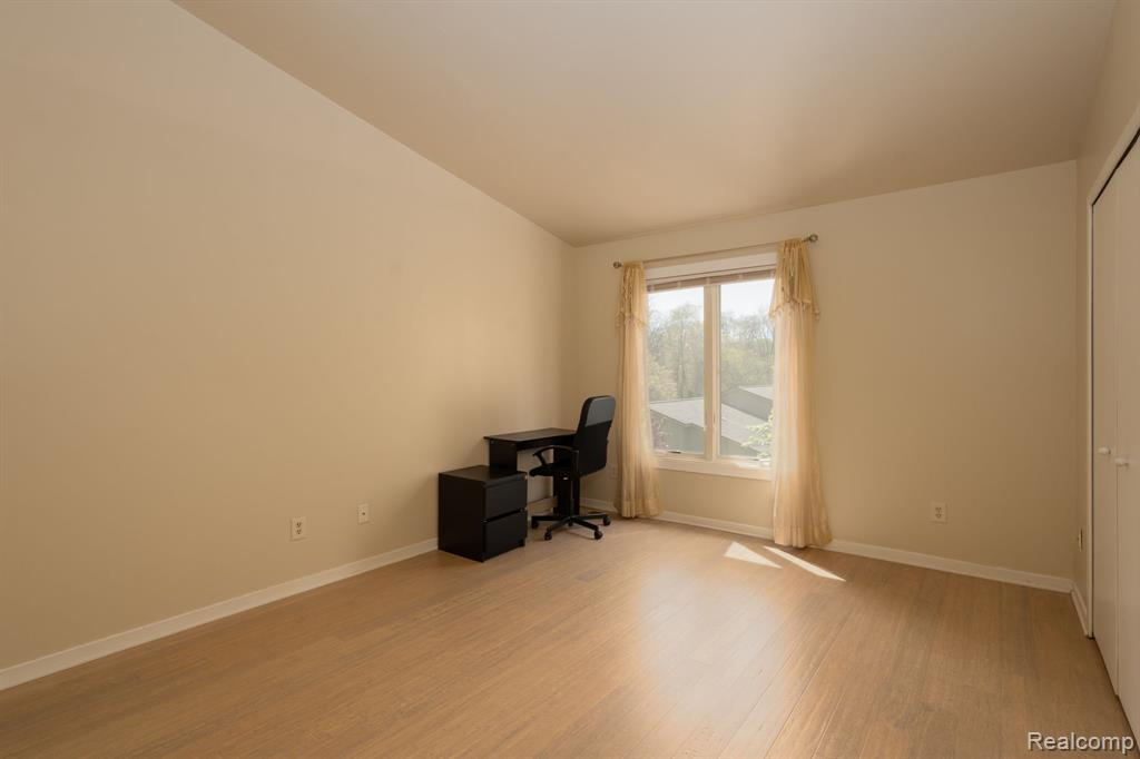 4343 Foxpointe Drive, West Bloomfield, MI 48323 — Photo 27
