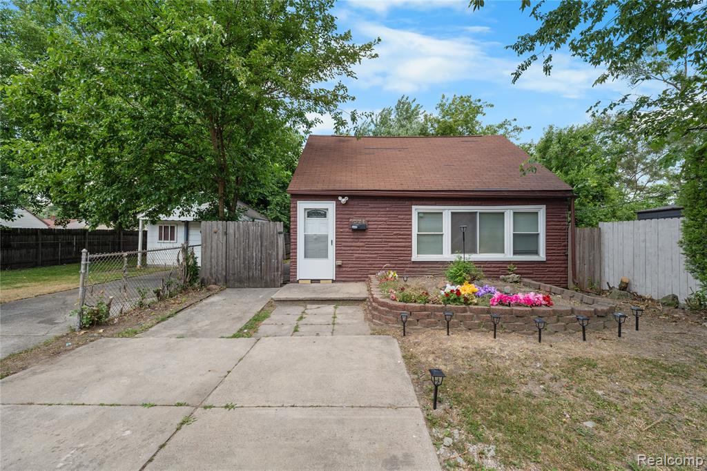7521 Westminster Avenue, Warren, MI 48091
