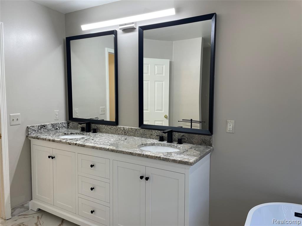 4765 Woodbine Circle S, West Bloomfield, MI 48323 — Photo 25