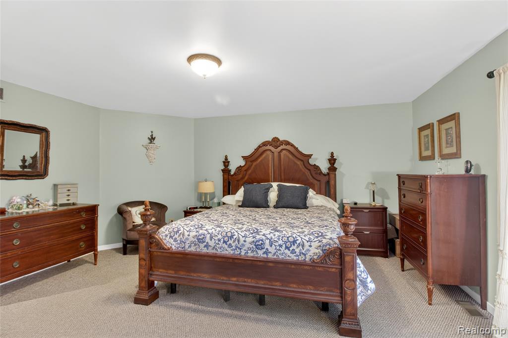 5148 Woodrun Court, West Bloomfield, MI 48323 — Photo 19