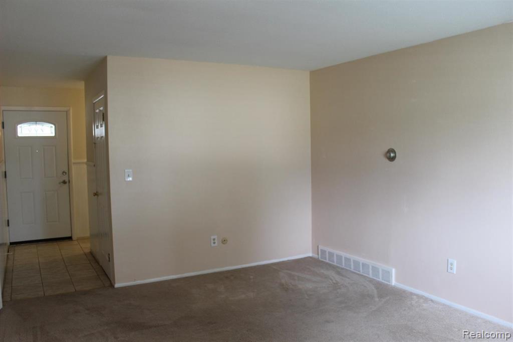 925 N Terrace Lane, Ypsilanti, MI 48198 — Photo 2