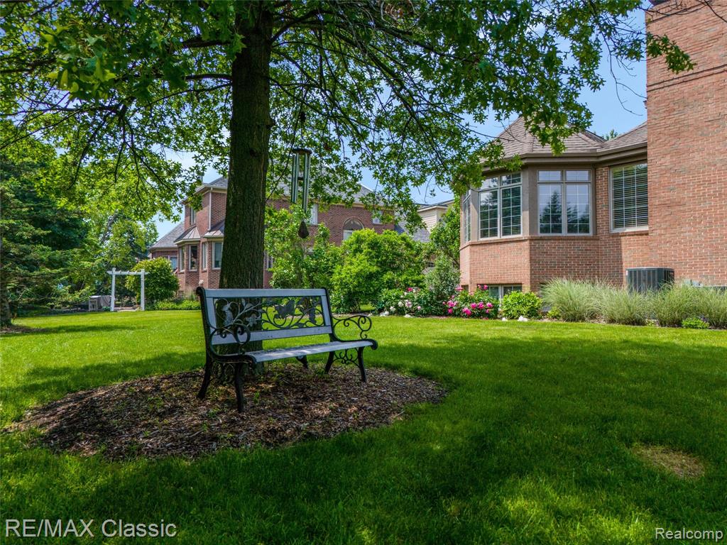 18438 Clairmont Circle E, Northville, MI 48168 — Photo 78