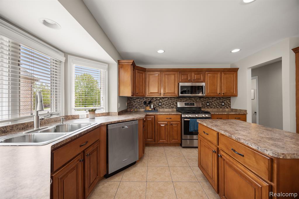 7131 Needle Point, Shelby Twp, MI 48316 — Photo 18