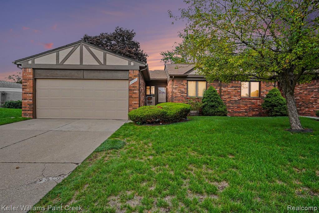 4967 N Grand Oaks Drive, Warren, MI 48092