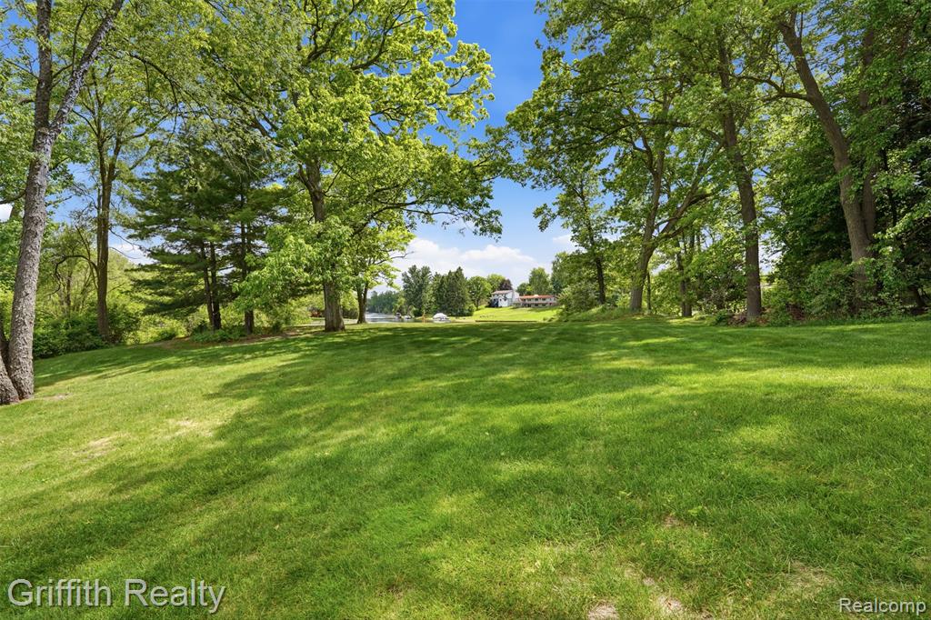10646 Kenicott Trail, Brighton, MI 48114 — Photo 35