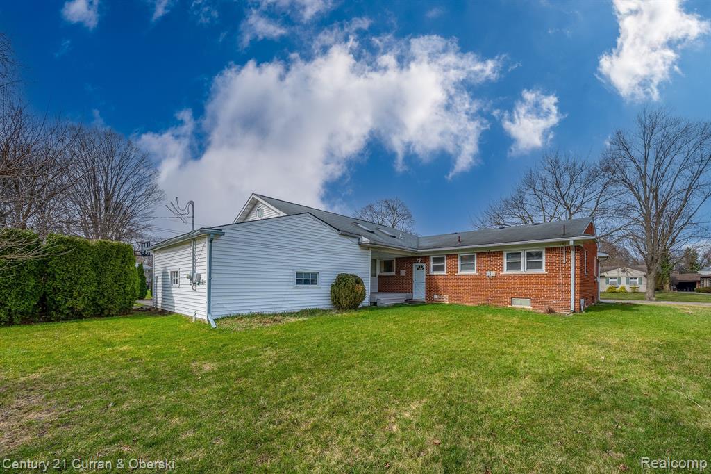 430 S WILLIAMSBURY Road, Bloomfield Hills, MI 48301 — Photo 26