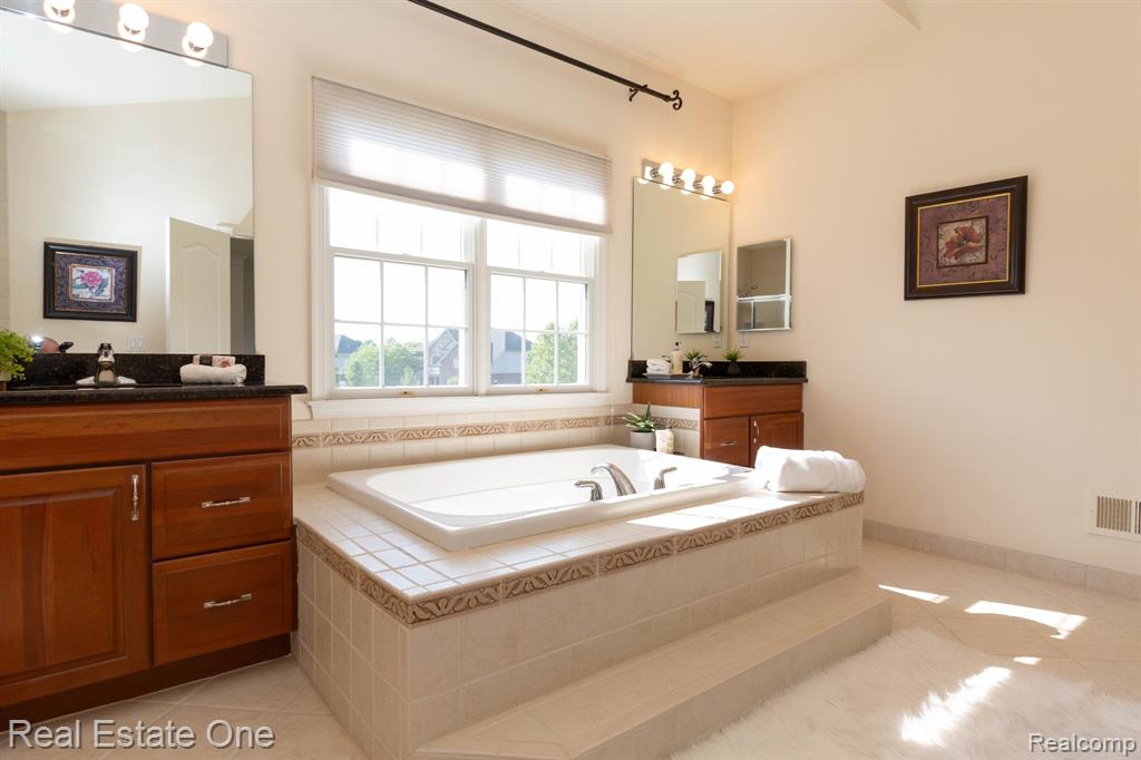 3755 S Century Oak Circle, Oakland, MI — Photo 29