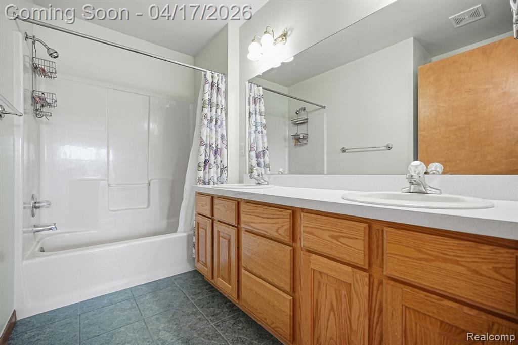 72689 Dequindre Road, Leonard, MI 48367 — Photo 53