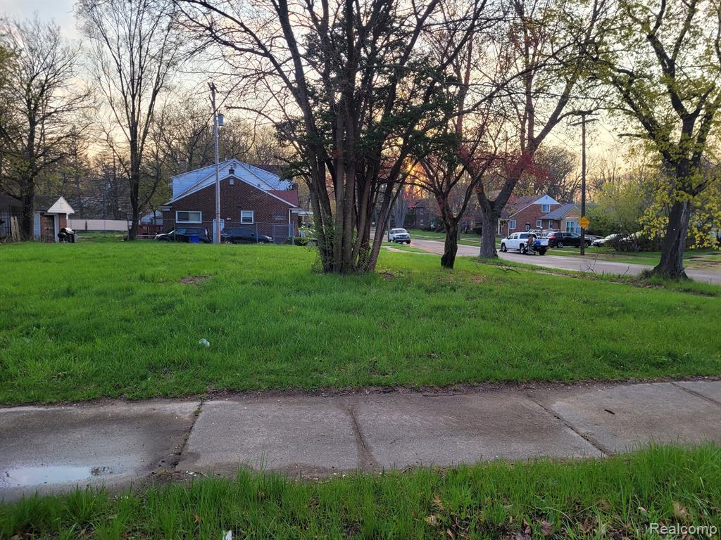 18435 LAHSER Road, Detroit, MI 48219 — Photo 4