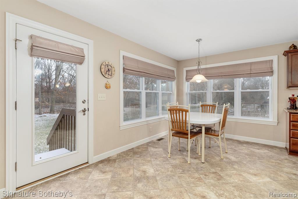 8392 PARKRIDGE Drive, Dexter, MI 48130 — Photo 7