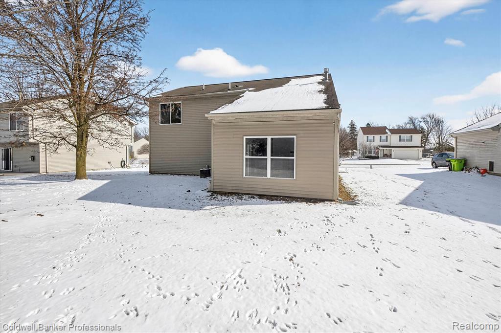 639 Andover Woods Drive, Fenton, MI 48430 — Photo 28