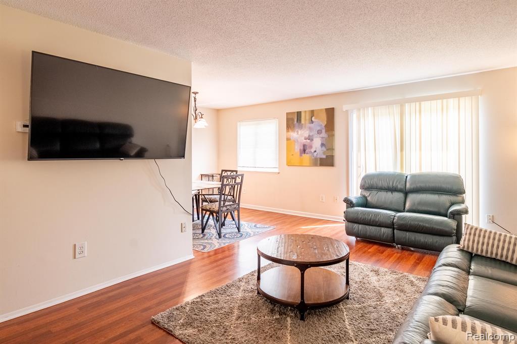 5291 HIGHLAND Road, 204, Waterford, MI 48327 — Photo 4